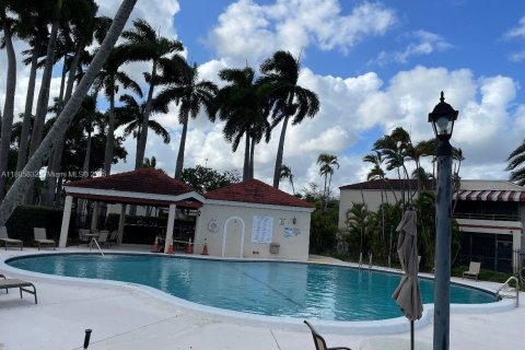 Condo in Miami, Florida, 2 bedrooms  № 1743835 - photo 15