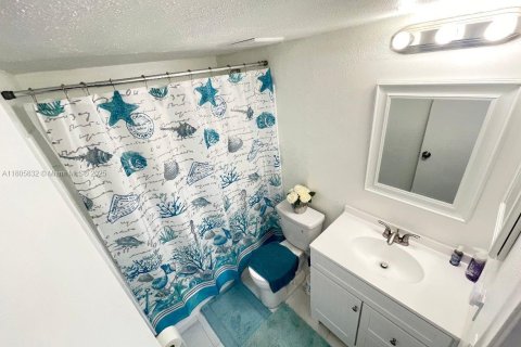 Condo in Miami, Florida, 2 bedrooms  № 1743835 - photo 11