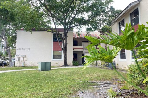 Condo in Miami, Florida, 2 bedrooms  № 1743835 - photo 2