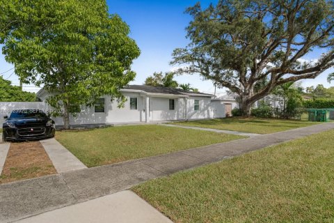 House in Miami, Florida 3 bedrooms, 136.57 sq.m. № 1984595 - photo 29