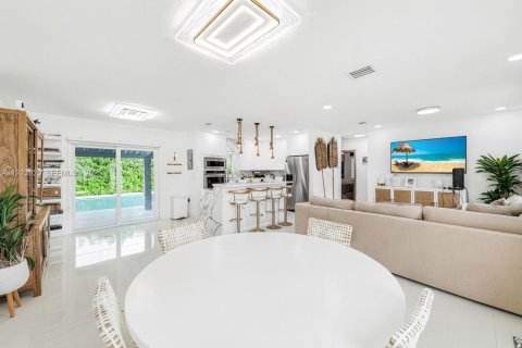 House in Miami, Florida 3 bedrooms, 136.57 sq.m. № 1984595 - photo 5