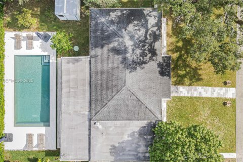 House in Miami, Florida 3 bedrooms, 136.57 sq.m. № 1984595 - photo 2