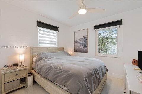 House in Miami, Florida 3 bedrooms, 136.57 sq.m. № 1984595 - photo 22