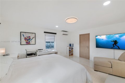 House in Miami, Florida 3 bedrooms, 136.57 sq.m. № 1984595 - photo 20