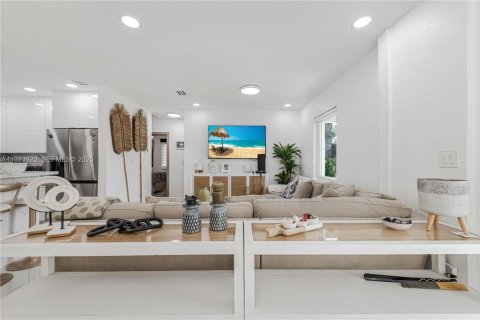 House in Miami, Florida 3 bedrooms, 136.57 sq.m. № 1984595 - photo 15