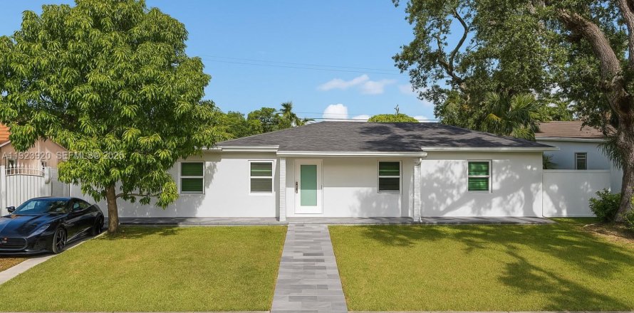 House in Miami, Florida 3 bedrooms, 136.57 sq.m. № 1984595