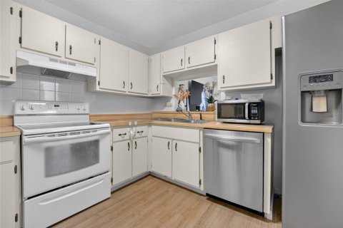 Townhouse in Ocala, Florida 2 bedrooms, 111.39 sq.m. № 2150070 - photo 6