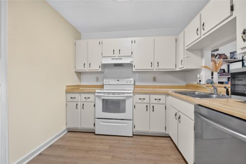 Townhouse in Ocala, Florida 2 bedrooms, 111.39 sq.m. № 2150070 - photo 5