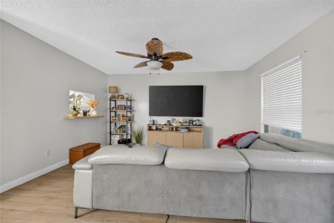 Townhouse in Ocala, Florida 2 bedrooms, 111.39 sq.m. № 2150070 - photo 4