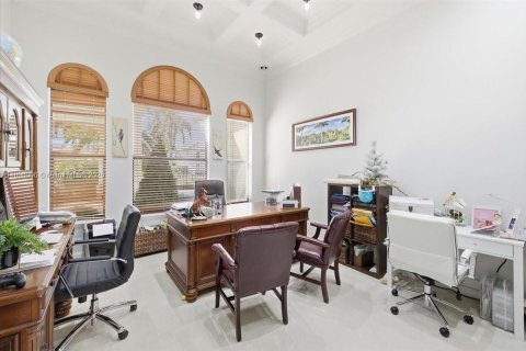 Villa ou maison à vendre à Hialeah Gardens, Floride: 5 chambres, 407.75 m2 № 1949828 - photo 24