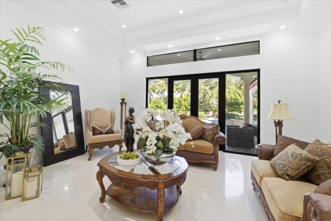 Villa ou maison à vendre à Hialeah Gardens, Floride: 5 chambres, 407.75 m2 № 1949828 - photo 10