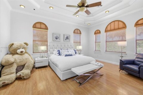 Villa ou maison à vendre à Hialeah Gardens, Floride: 5 chambres, 407.75 m2 № 1949828 - photo 25