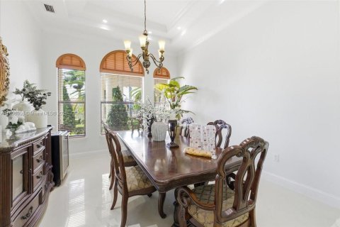 Villa ou maison à vendre à Hialeah Gardens, Floride: 5 chambres, 407.75 m2 № 1949828 - photo 21