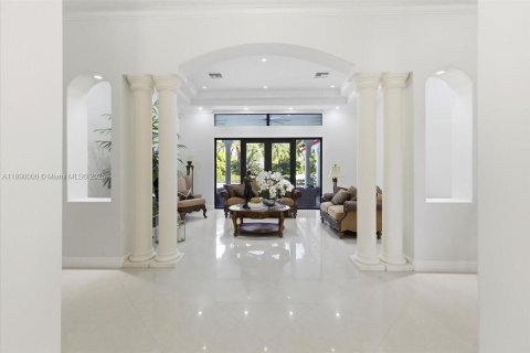Villa ou maison à vendre à Hialeah Gardens, Floride: 5 chambres, 407.75 m2 № 1949828 - photo 9