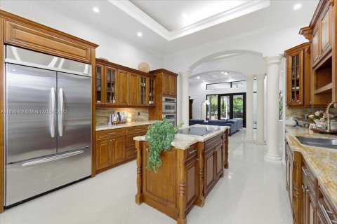 Villa ou maison à vendre à Hialeah Gardens, Floride: 5 chambres, 407.75 m2 № 1949828 - photo 15