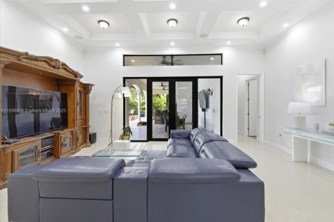Villa ou maison à vendre à Hialeah Gardens, Floride: 5 chambres, 407.75 m2 № 1949828 - photo 19