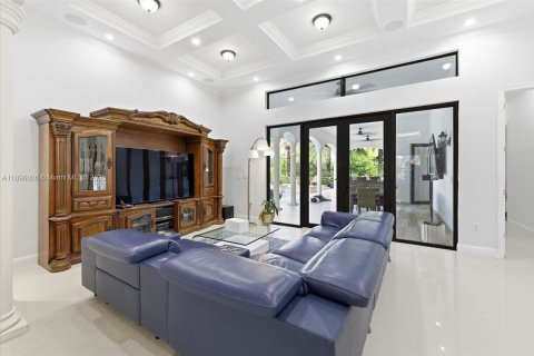 Villa ou maison à vendre à Hialeah Gardens, Floride: 5 chambres, 407.75 m2 № 1949828 - photo 18