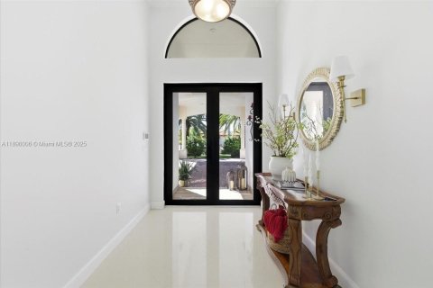 Villa ou maison à vendre à Hialeah Gardens, Floride: 5 chambres, 407.75 m2 № 1949828 - photo 8