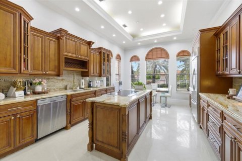 Villa ou maison à vendre à Hialeah Gardens, Floride: 5 chambres, 407.75 m2 № 1949828 - photo 12