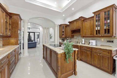 Villa ou maison à vendre à Hialeah Gardens, Floride: 5 chambres, 407.75 m2 № 1949828 - photo 16