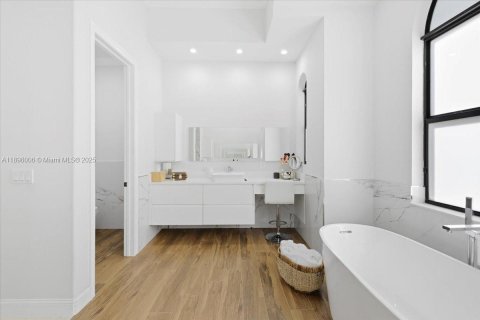 Villa ou maison à vendre à Hialeah Gardens, Floride: 5 chambres, 407.75 m2 № 1949828 - photo 30