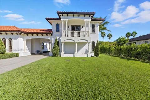 Villa ou maison à vendre à Hialeah Gardens, Floride: 5 chambres, 407.75 m2 № 1949828 - photo 6