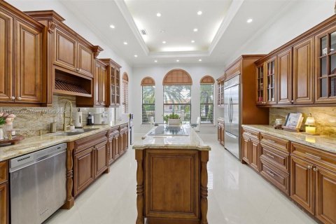 Villa ou maison à vendre à Hialeah Gardens, Floride: 5 chambres, 407.75 m2 № 1949828 - photo 11