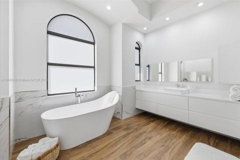 Villa ou maison à vendre à Hialeah Gardens, Floride: 5 chambres, 407.75 m2 № 1949828 - photo 29