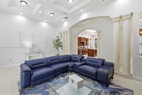 Villa ou maison à vendre à Hialeah Gardens, Floride: 5 chambres, 407.75 m2 № 1949828 - photo 17