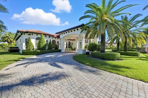 Villa ou maison à vendre à Hialeah Gardens, Floride: 5 chambres, 407.75 m2 № 1949828 - photo 3