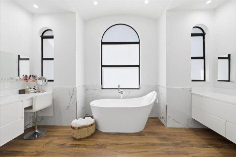 Villa ou maison à vendre à Hialeah Gardens, Floride: 5 chambres, 407.75 m2 № 1949828 - photo 28