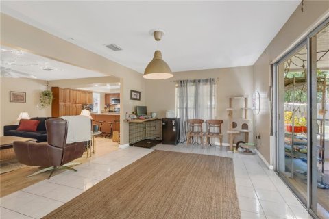 House in Tampa, Florida 4 bedrooms, 200.67 sq.m. № 2324595 - photo 16