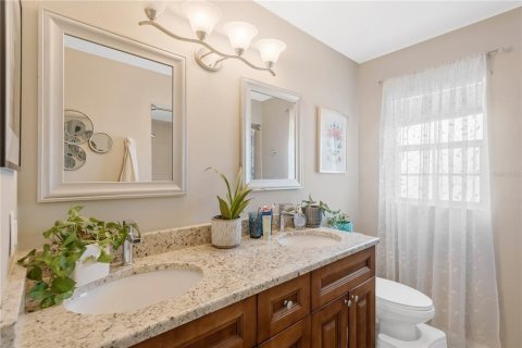 House in Tampa, Florida 4 bedrooms, 200.67 sq.m. № 2324595 - photo 23