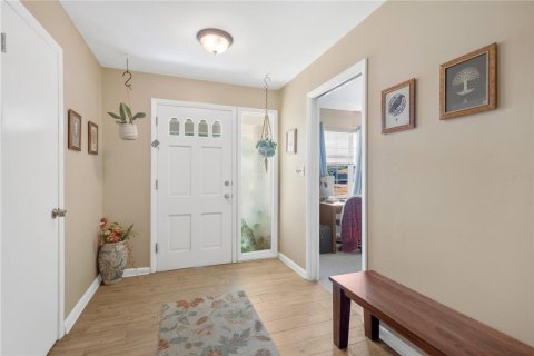 House in Tampa, Florida 4 bedrooms, 200.67 sq.m. № 2324595 - photo 6