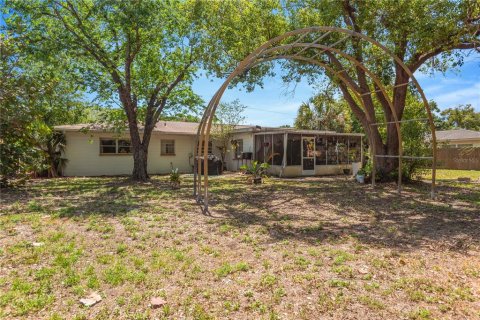 House in Tampa, Florida 4 bedrooms, 200.67 sq.m. № 2324595 - photo 28