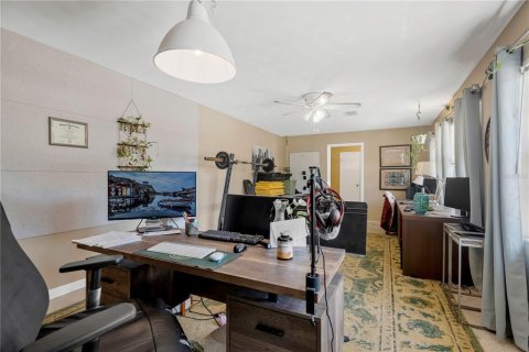 House in Tampa, Florida 4 bedrooms, 200.67 sq.m. № 2324595 - photo 8