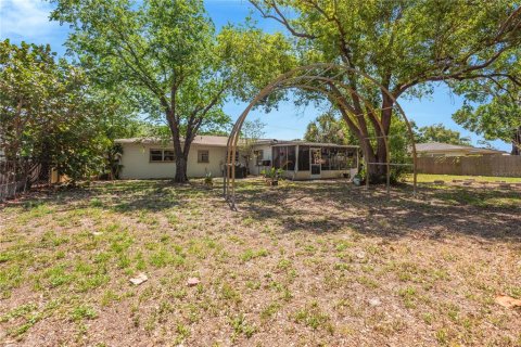 House in Tampa, Florida 4 bedrooms, 200.67 sq.m. № 2324595 - photo 30