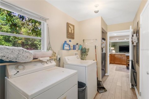 House in Tampa, Florida 4 bedrooms, 200.67 sq.m. № 2324595 - photo 13