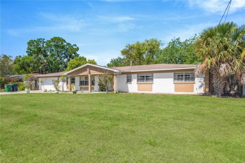 House in Tampa, Florida 4 bedrooms, 200.67 sq.m. № 2324595 - photo 2
