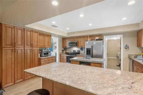 House in Tampa, Florida 4 bedrooms, 200.67 sq.m. № 2324595 - photo 11
