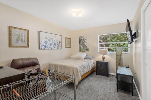 House in Tampa, Florida 4 bedrooms, 200.67 sq.m. № 2324595 - photo 21
