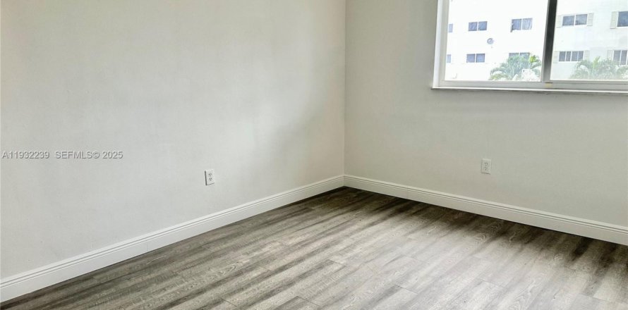 Apartamento en North Miami, Florida 1 dormitorio, 3319.4 m2 № 2076992