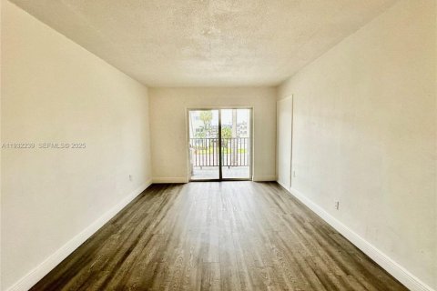 Apartamento en alquiler en North Miami, Florida, 1 dormitorio, 3319.4 m2 № 2076992 - foto 4