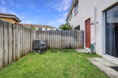 Townhouse in Homestead, Florida 3 bedrooms, 132.66 sq.m. № 2177814 - photo 4