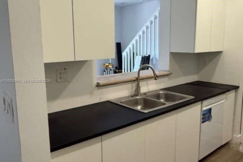 Townhouse in Homestead, Florida 3 bedrooms, 132.66 sq.m. № 2177814 - photo 6