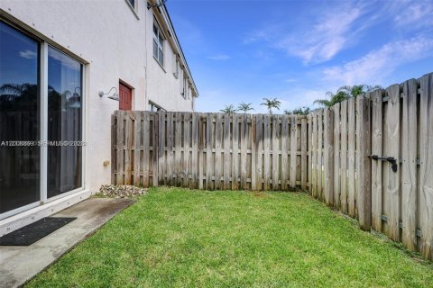Townhouse in Homestead, Florida 3 bedrooms, 132.66 sq.m. № 2177814 - photo 2
