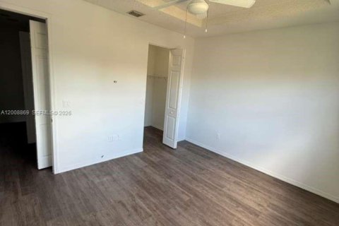 Townhouse in Homestead, Florida 3 bedrooms, 132.66 sq.m. № 2177814 - photo 9