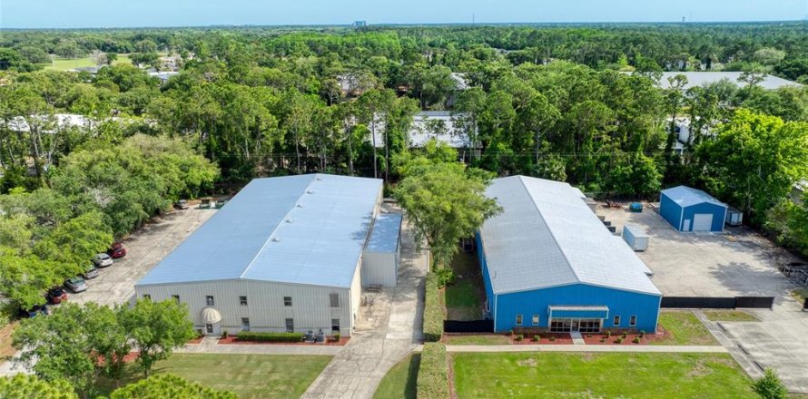 Commercial property in Ormond Beach, Florida № 2429574
