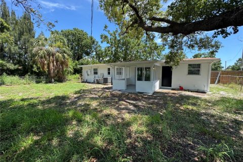 Villa ou maison à louer à Tampa, Floride: 4 chambres, 118.45 m2 № 1853946 - photo 4