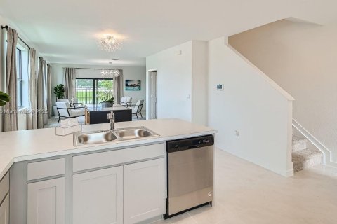 Townhouse in Florida City, Florida 3 bedrooms № 1697104 - photo 15